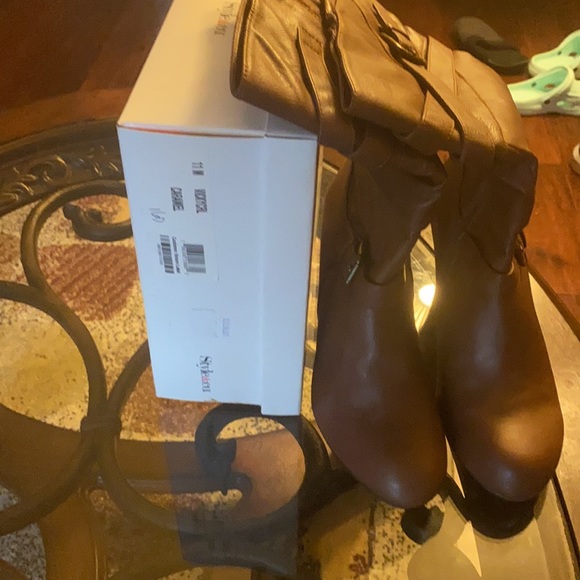 Mid-calf boots, brand new - Picture 2 of 2